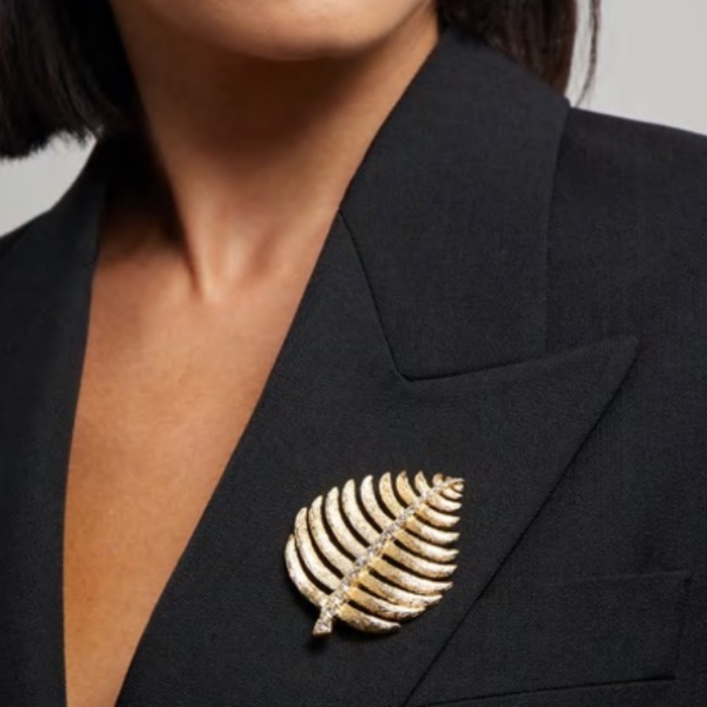 $5 ADD ON Vintage Gold Tone Pearl Leaf Brooch 2.5”